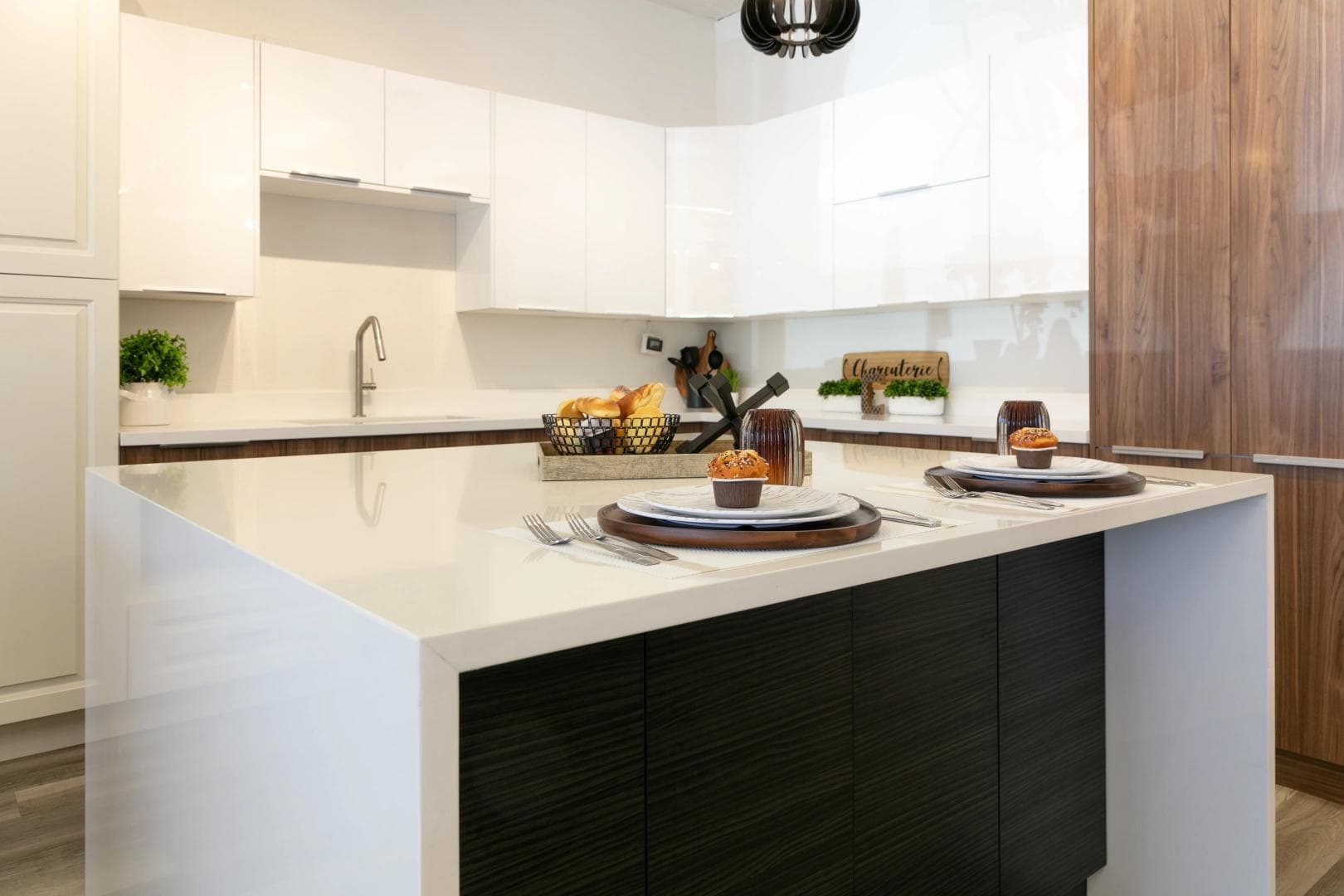 Cabinets4Less showroom gallery 3